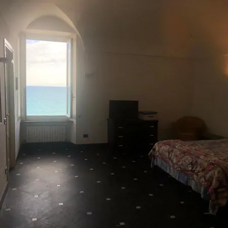 Attico Fronte Mare Molo Di
