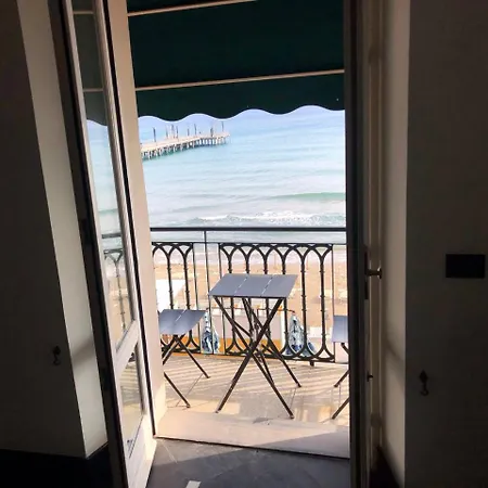 Attico Fronte Mare Molo Di Appartement Alassio