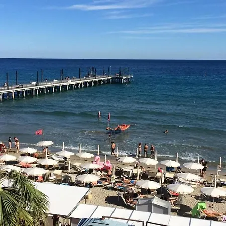 Attico Fronte Mare Molo Di