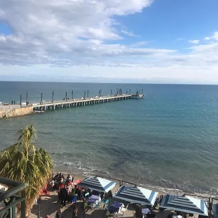 Appartamento Attico Fronte Mare Molo Di Alassio