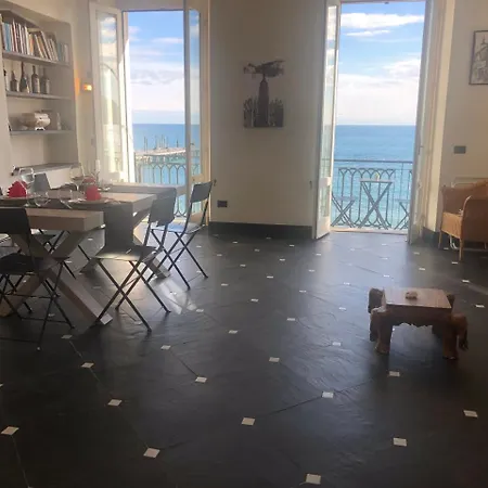 Attico Fronte Mare Molo Di