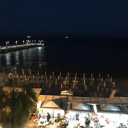 Attico Fronte Mare Molo Di * Alassio