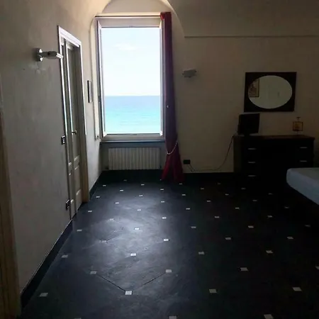 Attico Fronte Mare Molo Di *